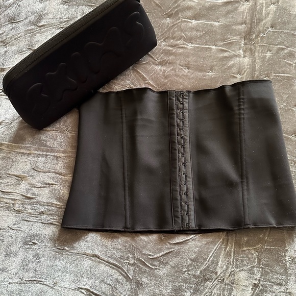 Skims Waist Trainer Size 4X - Picture 2 of 5